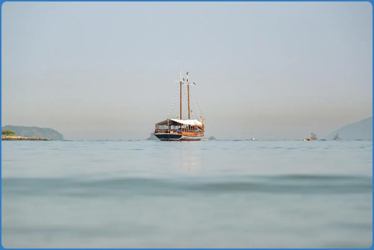 Dog's Bay Beach